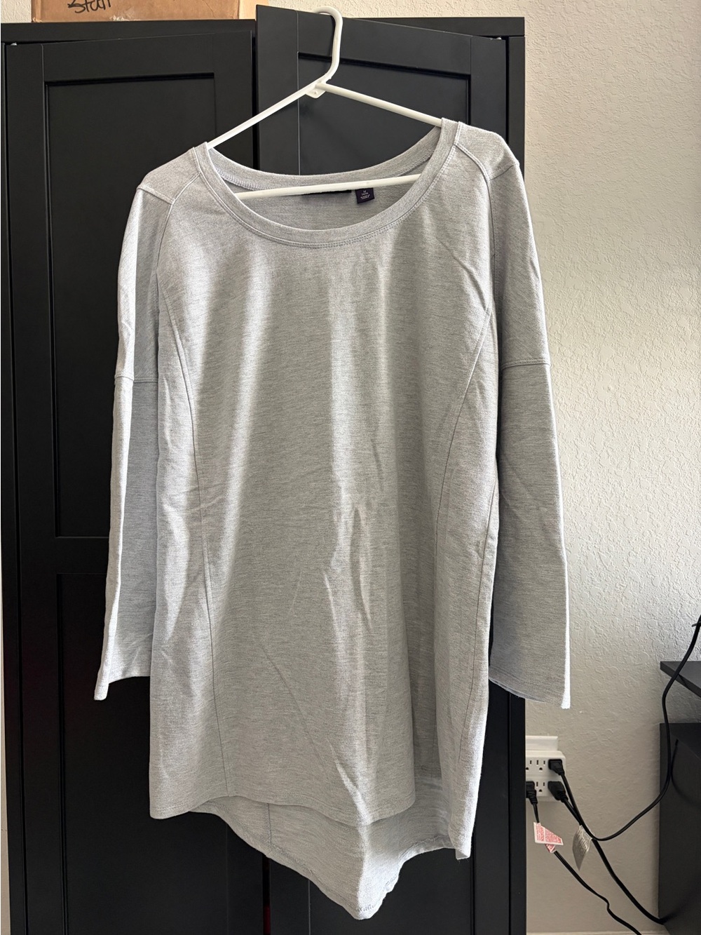 Roamans Lightweight Gray Sweatshirt Knit Tunic Top Size Medium.  NWOT